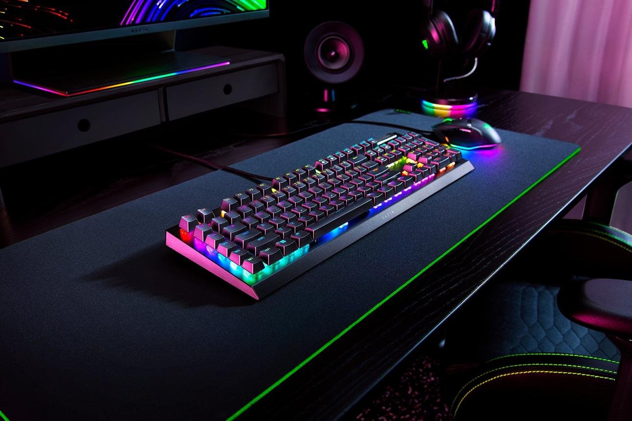 كيبورد ميكانيكال أم كيبورد عادي؟ مقارنة شاملة لاختيار أفضل Mechanical Keyboard في 2026